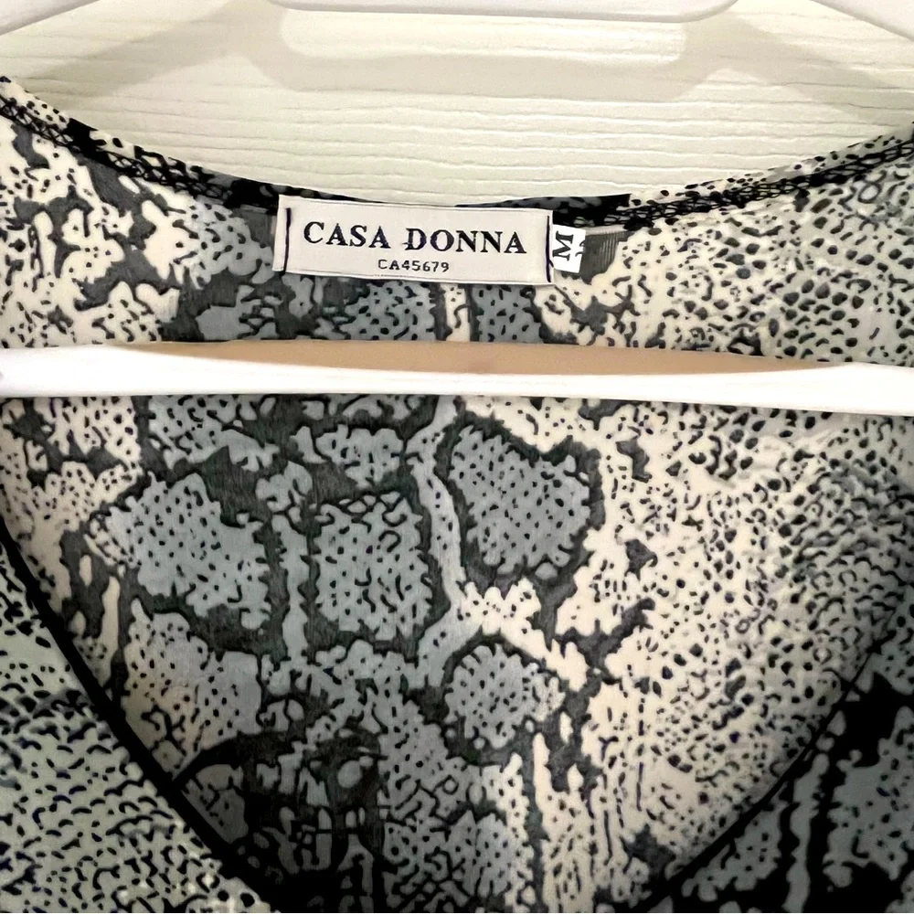 Top Casa Donna Sleeveless 
Animal print gray/cream/black/
Size Med stretchy
New - Picture 3 of 4